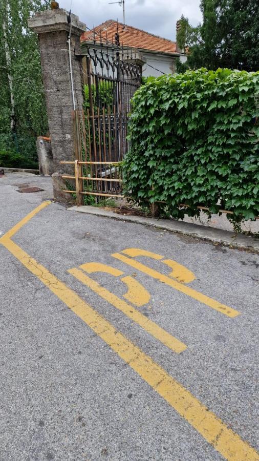 Appartamenti Monti Como Lake Brunate Exteriör bild